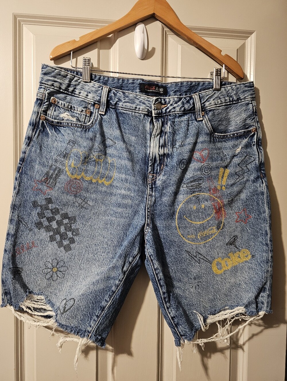 Aero Men's Coca-Cola Loose Fit denim doodle shorts with a graffiti wash Sz 36